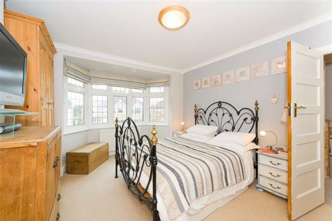 39 Tattenham Grove, Epsom, KT18 5QT