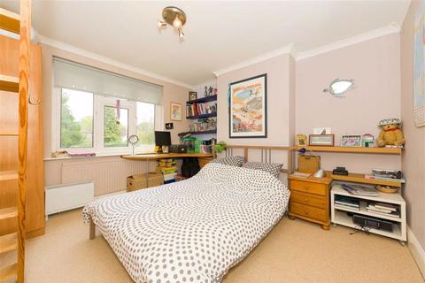 39 Tattenham Grove, Epsom, KT18 5QT