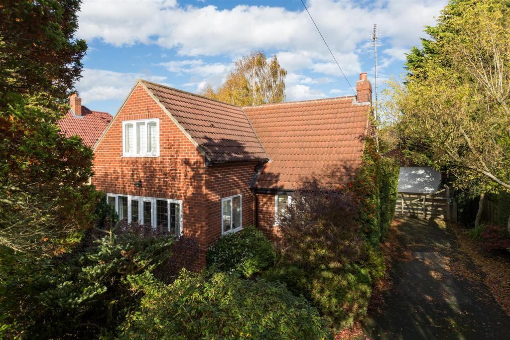 Second Avenue, Bardsey, Leeds 4 bed detached house £625,000