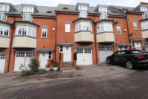 11a Greensleeves Drive, Warley, Brentwood, CM14 5WD