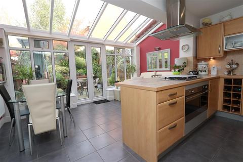 11a Greensleeves Drive, Warley, Brentwood, CM14 5WD
