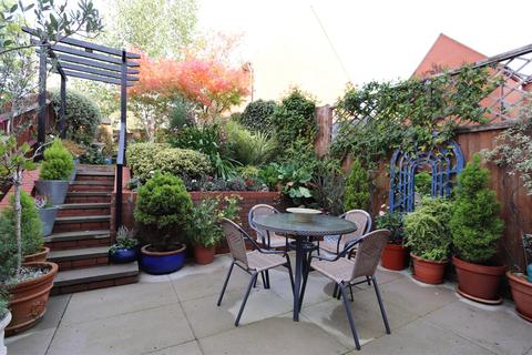 11a Greensleeves Drive, Warley, Brentwood, CM14 5WD