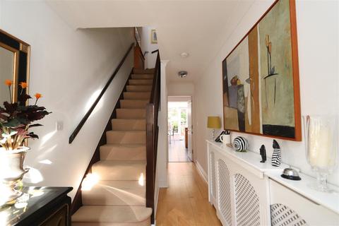 11a Greensleeves Drive, Warley, Brentwood, CM14 5WD