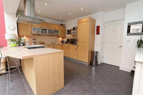 11a Greensleeves Drive, Warley, Brentwood, CM14 5WD