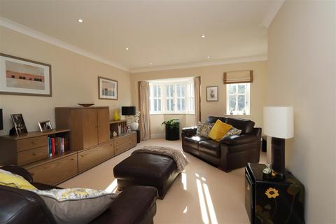 11a Greensleeves Drive, Warley, Brentwood, CM14 5WD