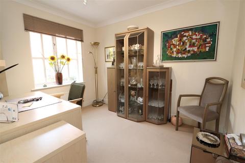 11a Greensleeves Drive, Warley, Brentwood, CM14 5WD