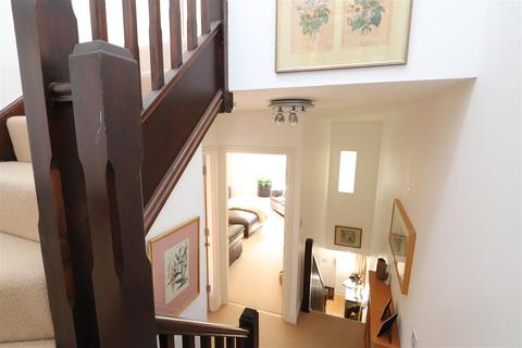 11a Greensleeves Drive, Warley, Brentwood, CM14 5WD
