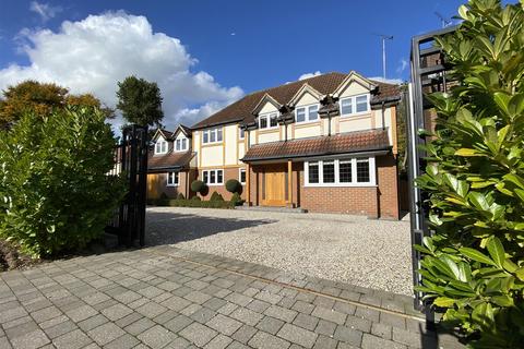 42 Longaford Way, Hutton, Brentwood, CM13 2LT