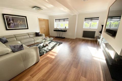 42 Longaford Way, Hutton, Brentwood, CM13 2LT