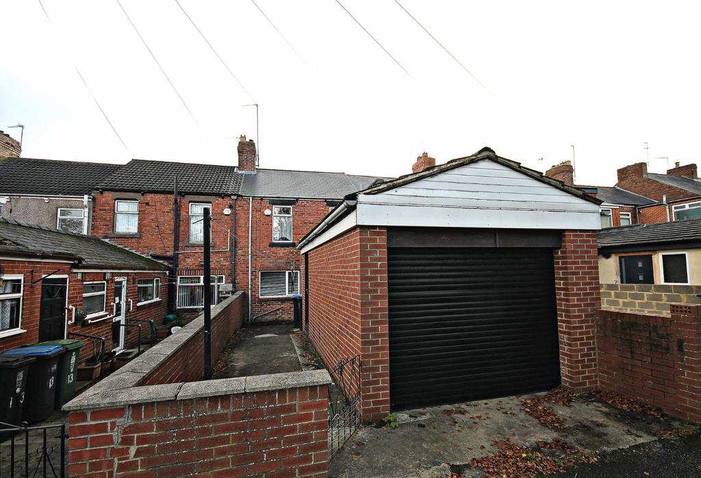 Park Terrace, Willington, Crook 2 bed terraced house £47,500