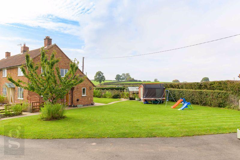 Rosemaund Drive, Preston Wynne, Hereford, HR1 3PF 3 bed semidetached