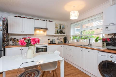 14 Grange Close, West Molesey, KT8 2PX