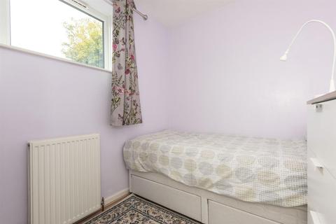 14 Grange Close, West Molesey, KT8 2PX