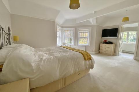 7 Woodlands Road, Bushey, WD23 2LS