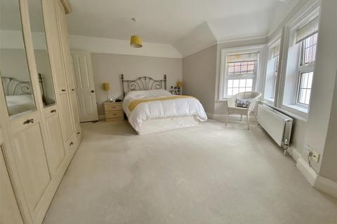 7 Woodlands Road, Bushey, WD23 2LS