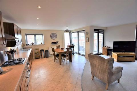 27, Bevington Court Crossley Road, Worcester, WR5 3GF