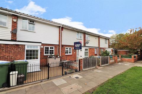 5 Kinder Close, London, SE28 8HG