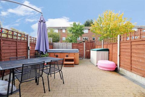 5 Kinder Close, London, SE28 8HG