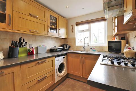5 Kinder Close, London, SE28 8HG