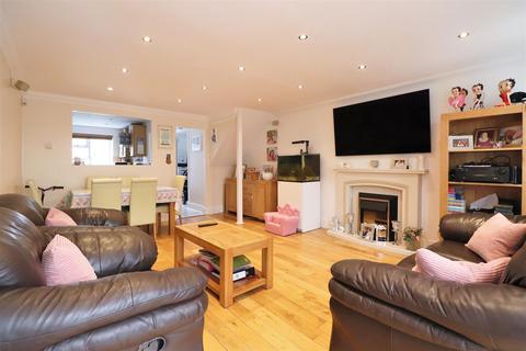 5 Kinder Close, London, SE28 8HG