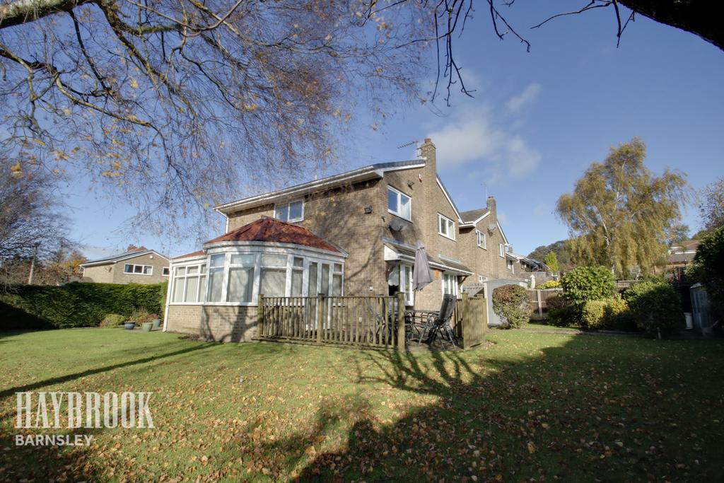 Oaks Farm Drive, Darton 4 bed detached house £270,000