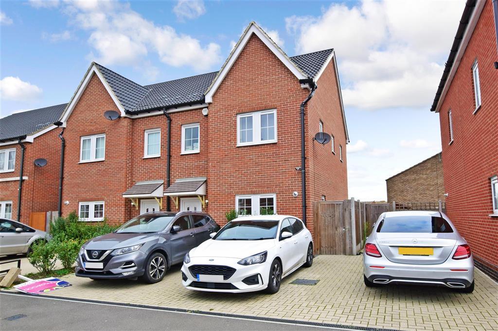 Britten Avenue, Basildon, Essex 2 bed semidetached house £300,000