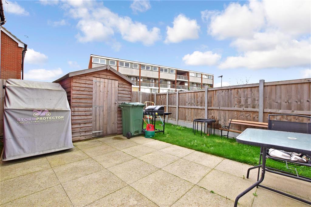 Britten Avenue, Basildon, Essex 2 bed semidetached house £300,000