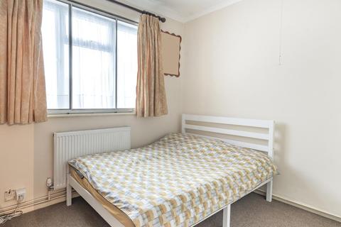 22 Grange Close, Hounslow, TW5 0HW