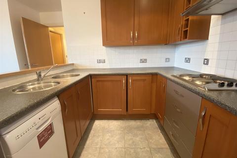 2 bedroom apartment to rent, City South, City Road East, Manchester, M15 4QD