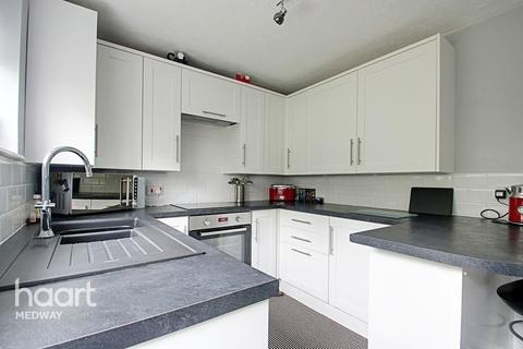 7 Yalding Close, Rochester, ME2 3XF
