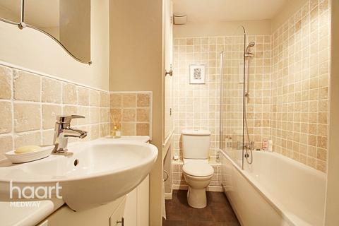 7 Yalding Close, Rochester, ME2 3XF