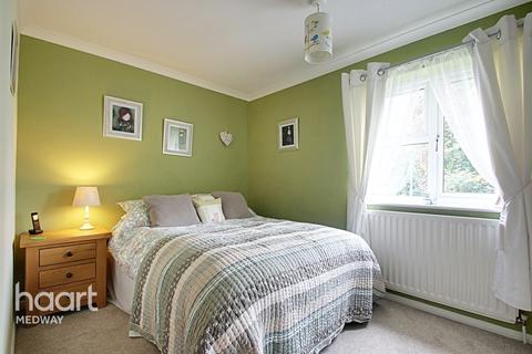 7 Yalding Close, Rochester, ME2 3XF