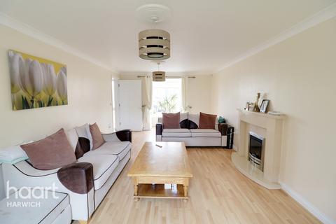 3 Chaffinch Drive, Harwich, CO12 4WL