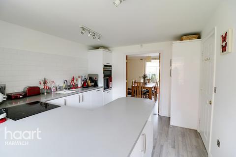 3 Chaffinch Drive, Harwich, CO12 4WL