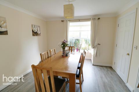 3 Chaffinch Drive, Harwich, CO12 4WL