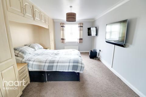 3 Chaffinch Drive, Harwich, CO12 4WL