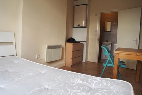 Studio to rent, Hedge Lane , N13