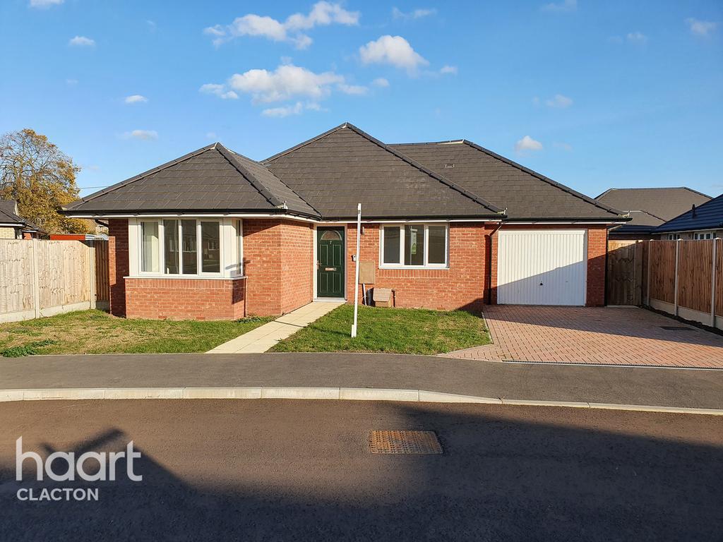 The Groves, Harwich Road, Mistley 3 bed detached bungalow £375,000