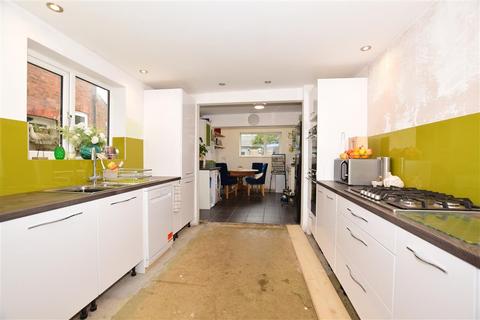 21 Surrenden Road, Folkestone, CT19 4DZ