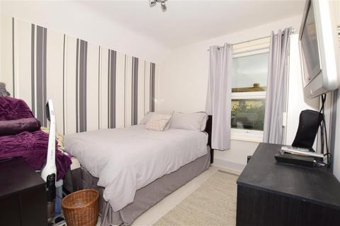 21 Surrenden Road, Folkestone, CT19 4DZ
