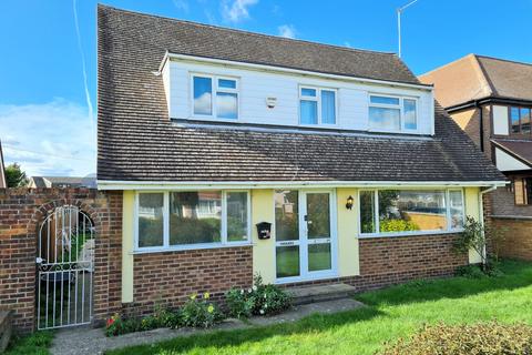 25 Welley Road, Wraysbury, Staines-upon-thames, TW19 5DW
