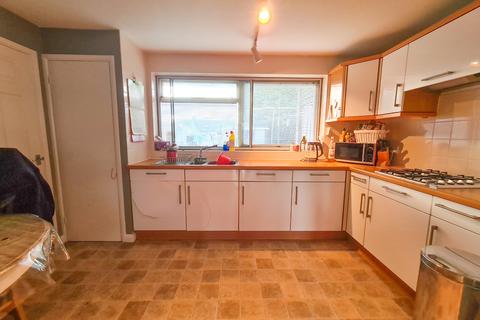 25 Welley Road, Wraysbury, Staines-upon-thames, TW19 5DW