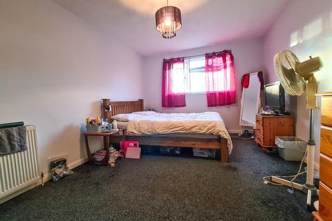 25 Welley Road, Wraysbury, Staines-upon-thames, TW19 5DW
