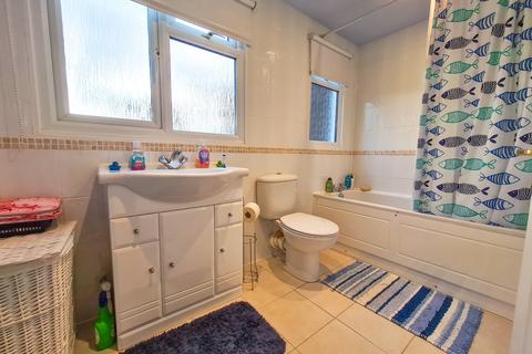 25 Welley Road, Wraysbury, Staines-upon-thames, TW19 5DW