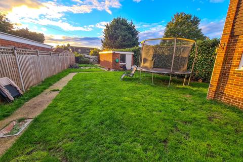 25 Welley Road, Wraysbury, Staines-upon-thames, TW19 5DW
