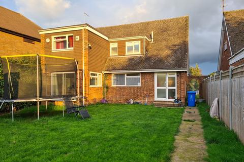 25 Welley Road, Wraysbury, Staines-upon-thames, TW19 5DW