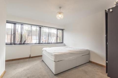 25, Orchard Court The Island, West Drayton, UB7 0ES