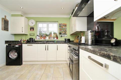 16 Wainwright Gardens, Great Blakenham, Ipswich, IP6 0NN