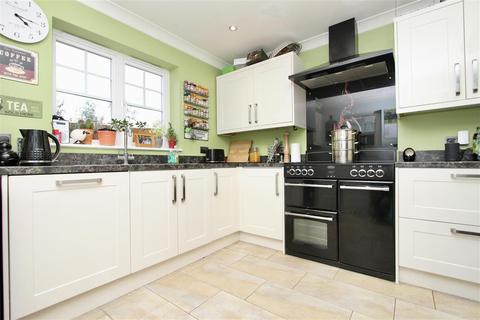 16 Wainwright Gardens, Great Blakenham, Ipswich, IP6 0NN