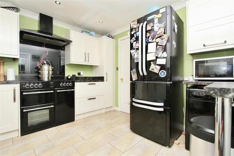 16 Wainwright Gardens, Great Blakenham, Ipswich, IP6 0NN